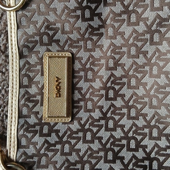 DKNY large monogram 2 way purse - Picture 3 of 16